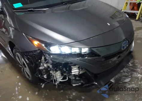 2018 Toyota Prius Prime Advanced z USA, uszkodzony, nr VIN JTDKARFP4J3073063